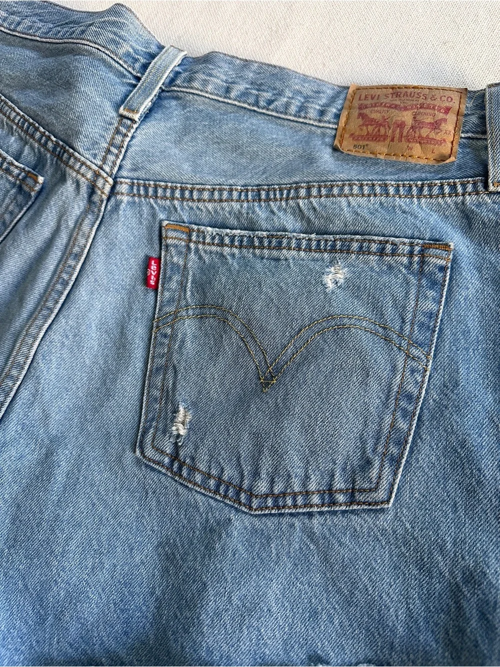 Levi’s 501 Classic Button-Fly Cut-Off Jean Shorts | 31